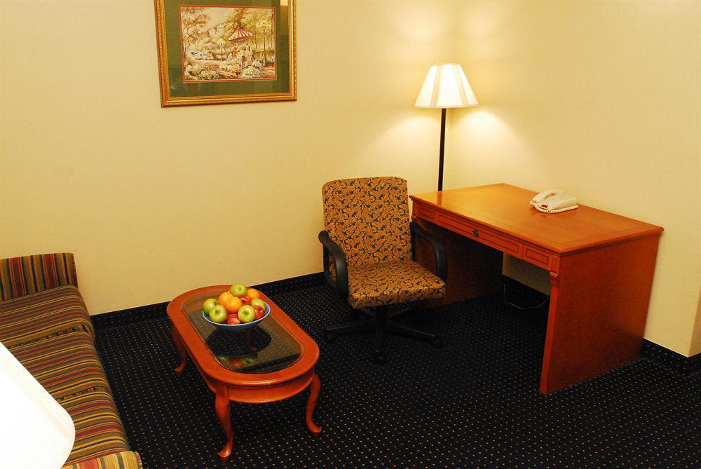 Savannah Gateway Hotel & Suites Georgetown Szoba fotó